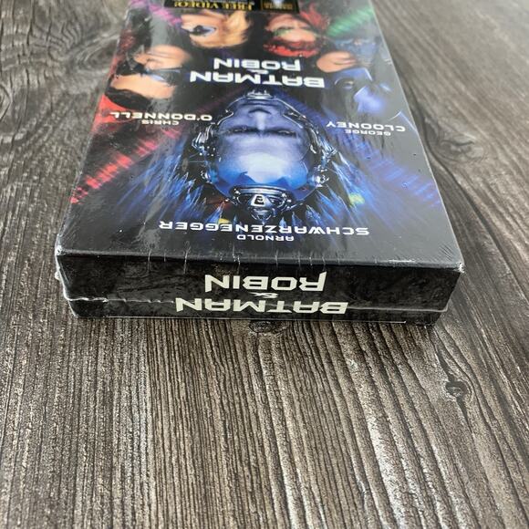 Batman & Robin (VHS,2001) Schwarzenegger Clooney O'Donnell Thurman Silverstone - Picture 4 of 6